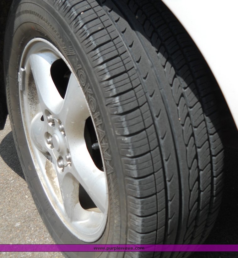 image for item 2078 2002 Ford Taurus SES