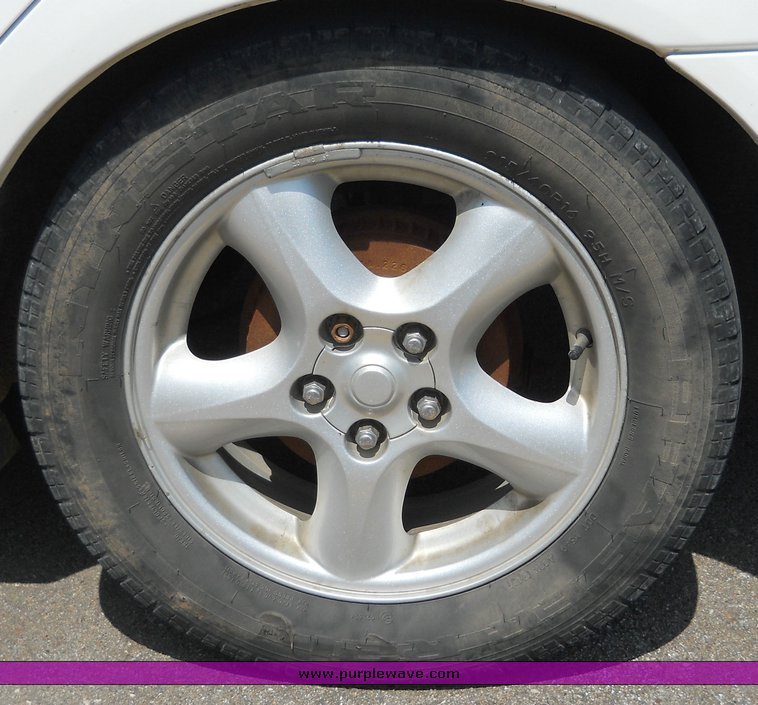 image for item 2078 2002 Ford Taurus SES