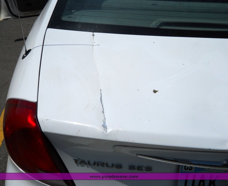 image for item 2078 2002 Ford Taurus SES