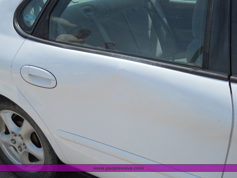 image for item 2078 2002 Ford Taurus SES