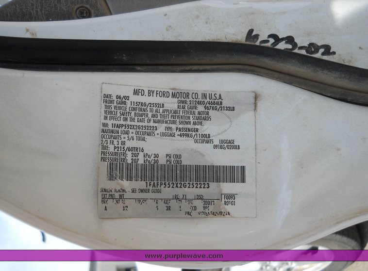 image for item 2078 2002 Ford Taurus SES