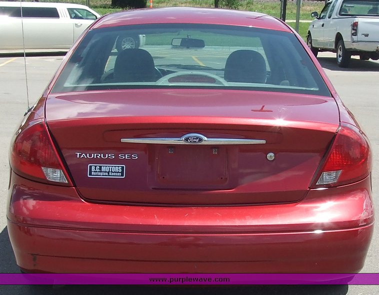 image for item 2108 2001 Ford Taurus SES