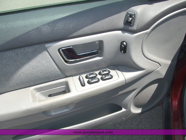 image for item 2108 2001 Ford Taurus SES