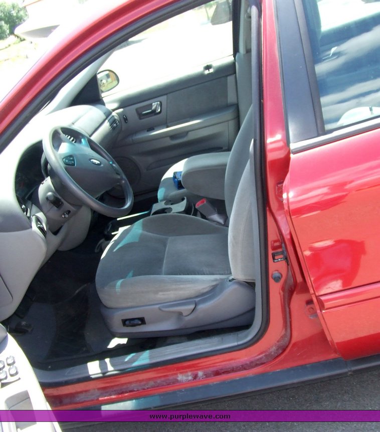 image for item 2108 2001 Ford Taurus SES