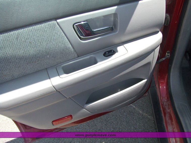 image for item 2108 2001 Ford Taurus SES