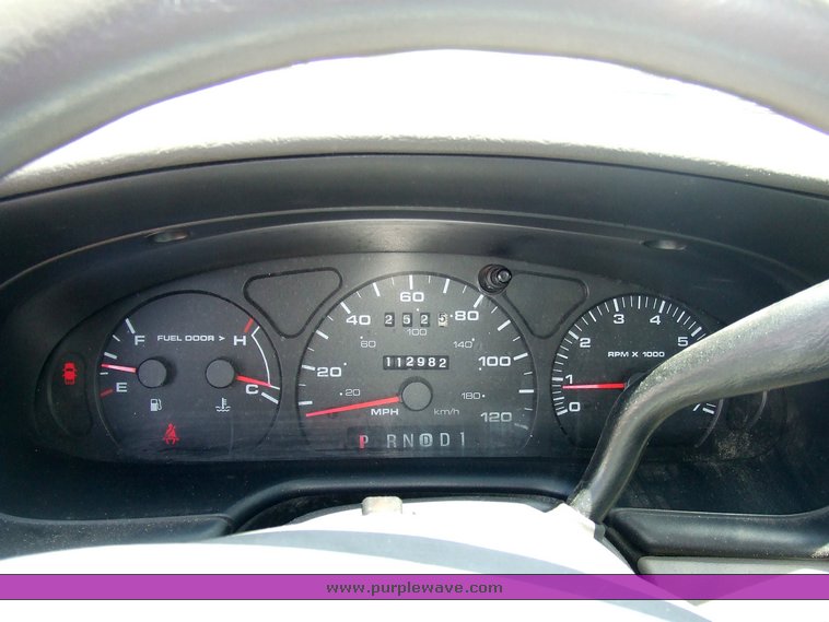 image for item 2108 2001 Ford Taurus SES