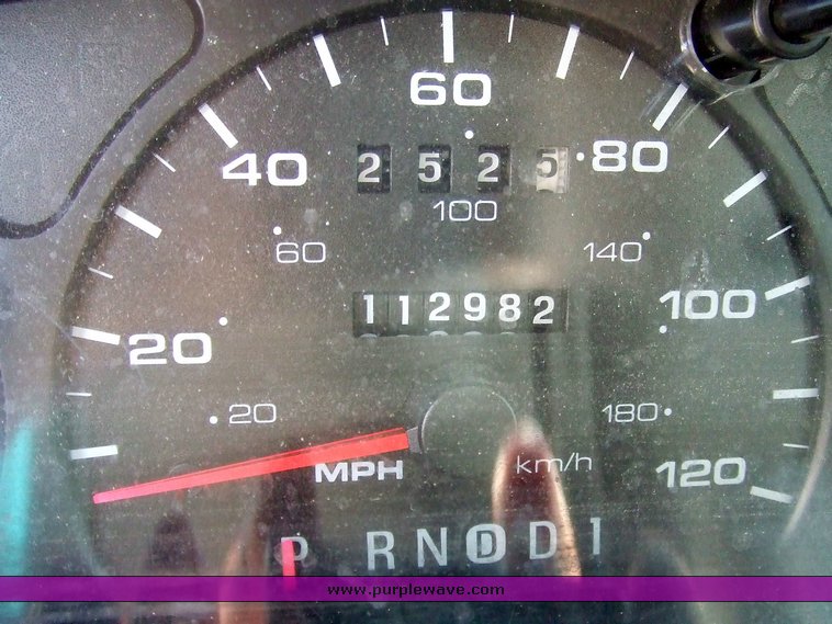 image for item 2108 2001 Ford Taurus SES