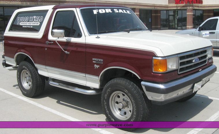 image for item 2279 1990 Ford Bronco XLT