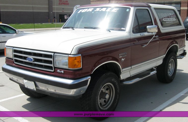 image for item 2279 1990 Ford Bronco XLT