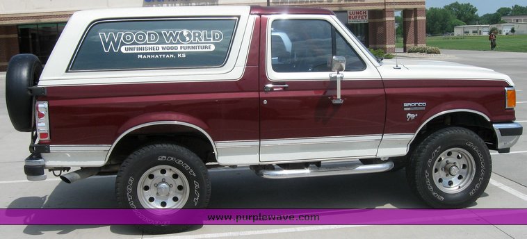 image for item 2279 1990 Ford Bronco XLT