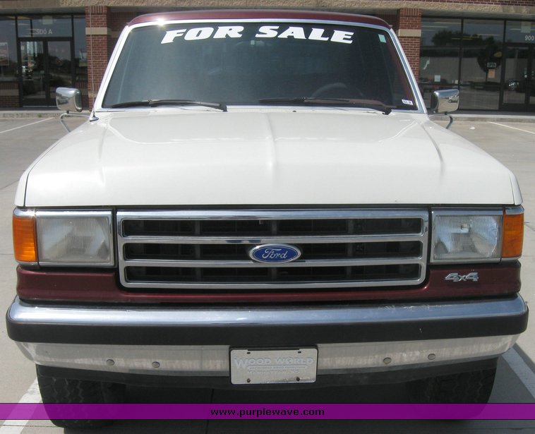 image for item 2279 1990 Ford Bronco XLT