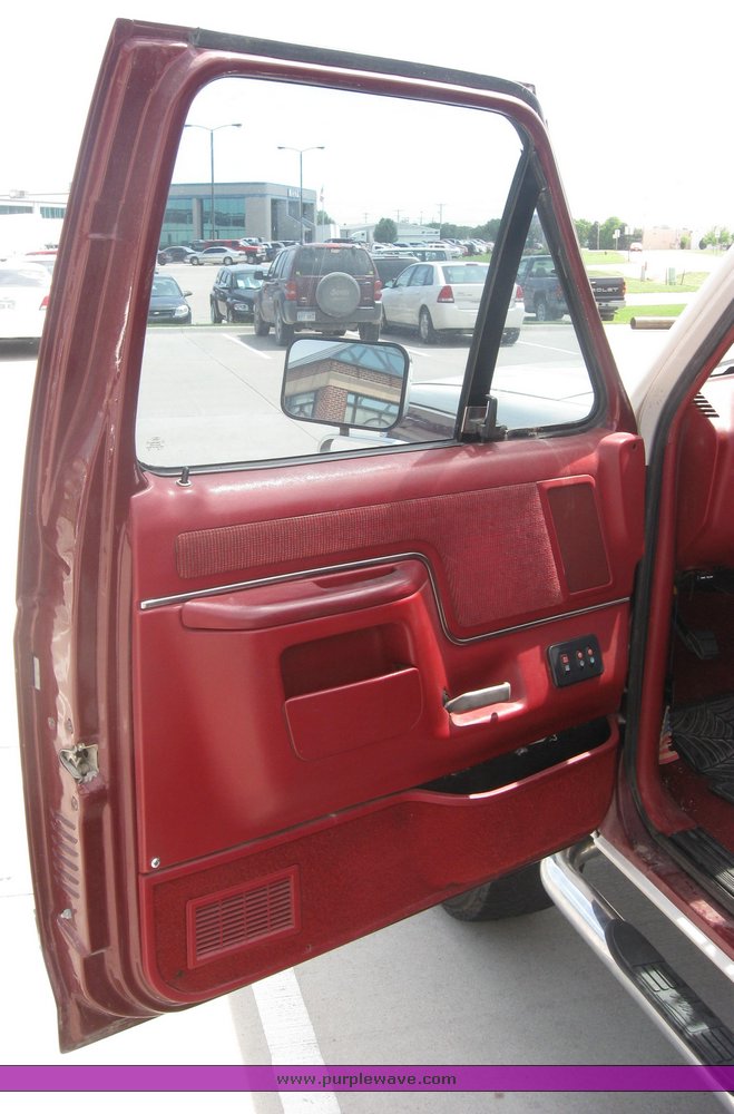 image for item 2279 1990 Ford Bronco XLT