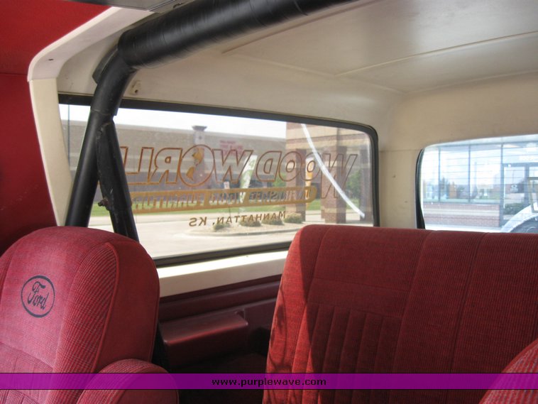 image for item 2279 1990 Ford Bronco XLT