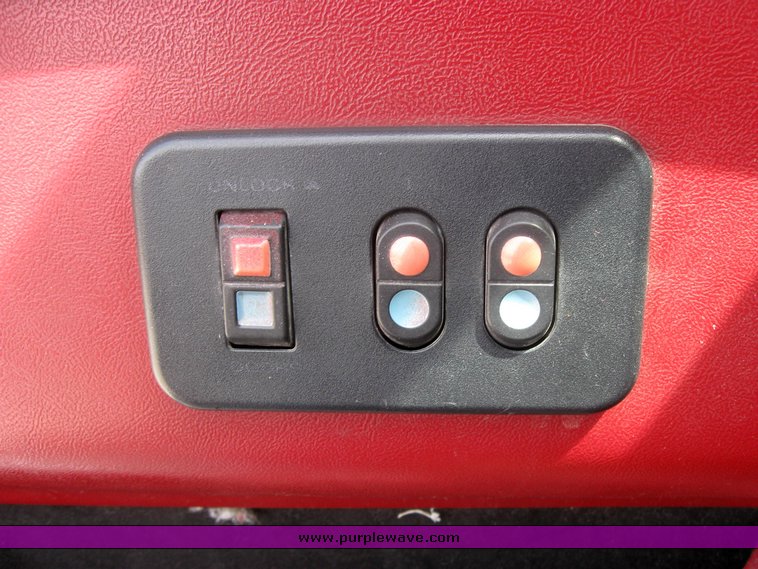 image for item 2279 1990 Ford Bronco XLT