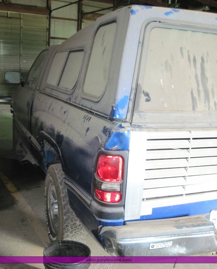 image for item 3913 1994 Dodge Ram 1500