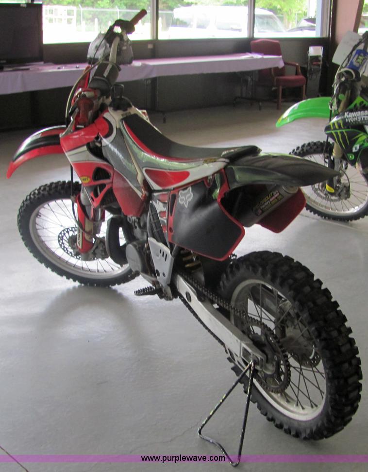 image for item 4632 1995 Honda CR250 dirt bike