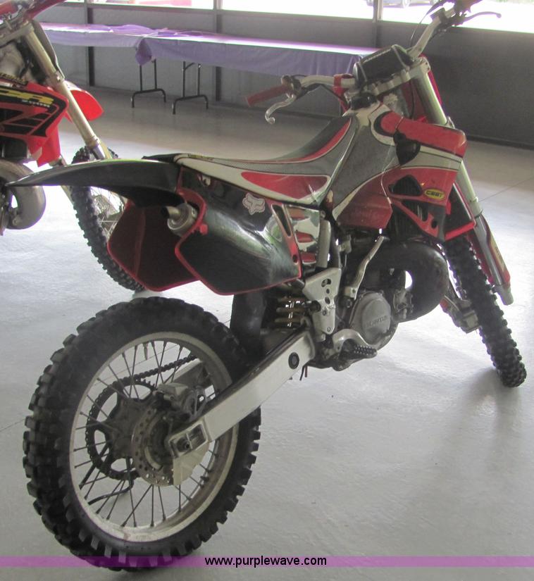 image for item 4632 1995 Honda CR250 dirt bike