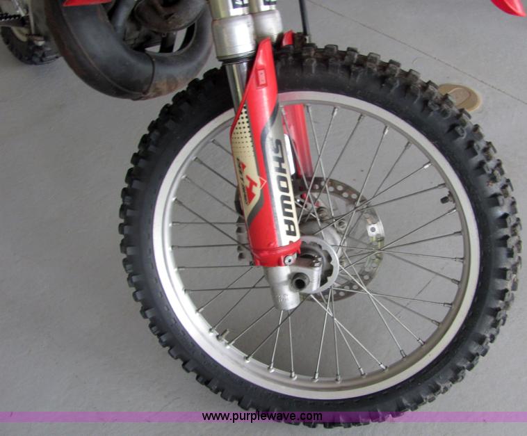 image for item 4632 1995 Honda CR250 dirt bike