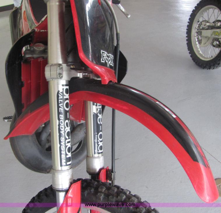 image for item 4632 1995 Honda CR250 dirt bike