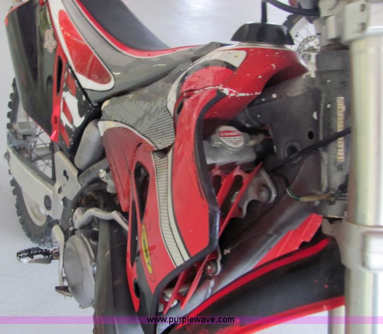 image for item 4632 1995 Honda CR250 dirt bike