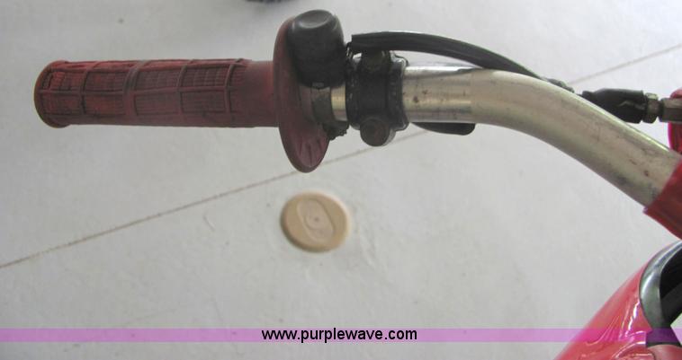 image for item 4632 1995 Honda CR250 dirt bike