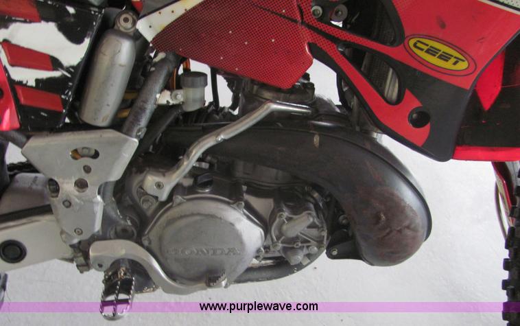 image for item 4632 1995 Honda CR250 dirt bike