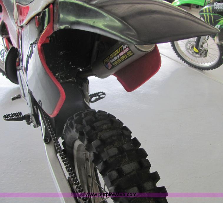 image for item 4632 1995 Honda CR250 dirt bike