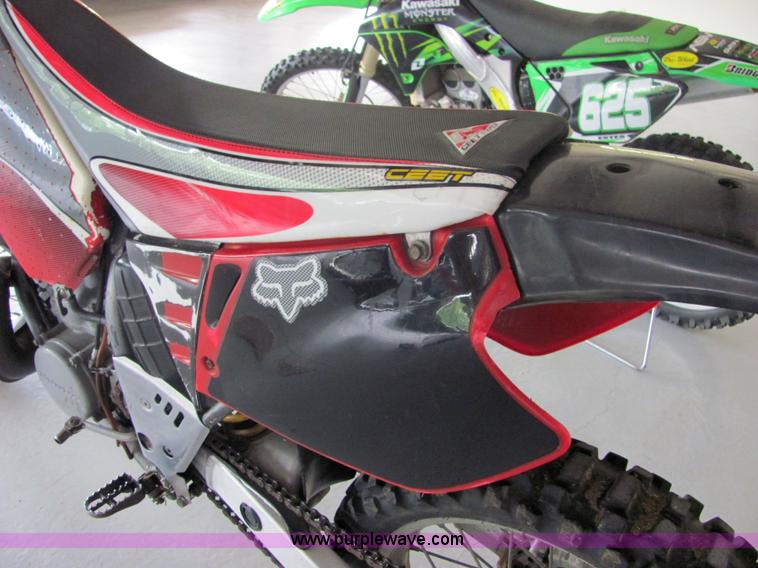 image for item 4632 1995 Honda CR250 dirt bike