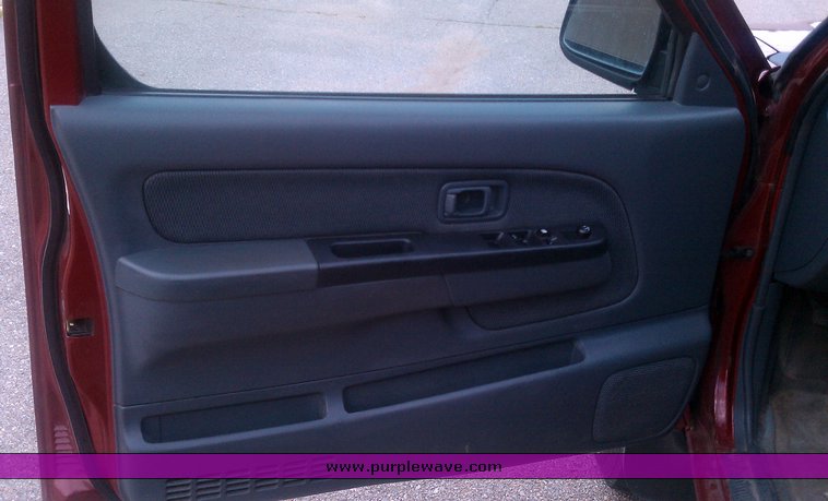 image for item 6111 2004 Nissan Frontier XE