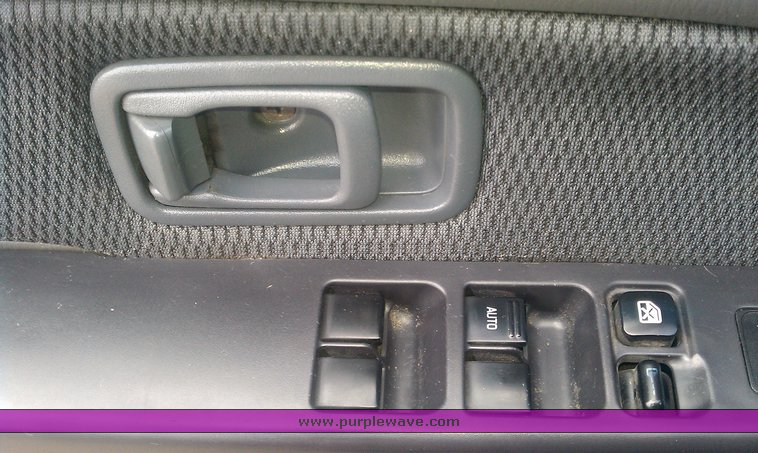 image for item 6111 2004 Nissan Frontier XE