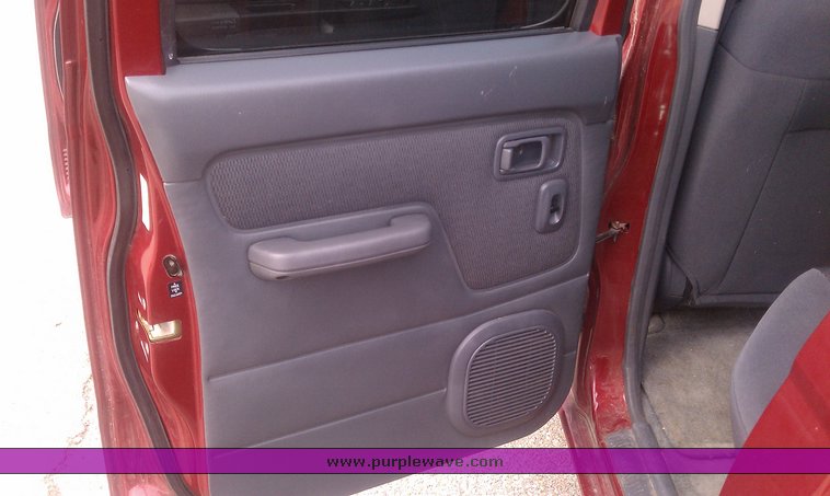 image for item 6111 2004 Nissan Frontier XE