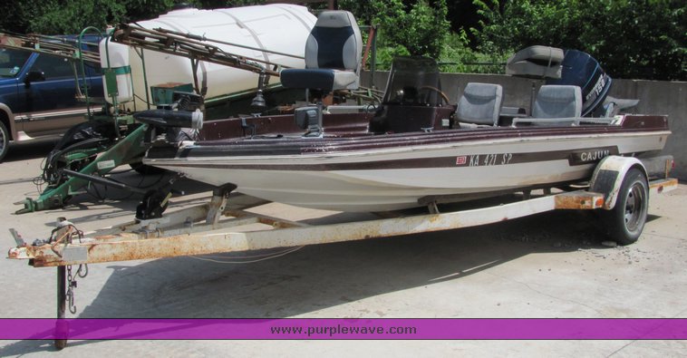 image for item 6115 1978 Cajun 17' boat