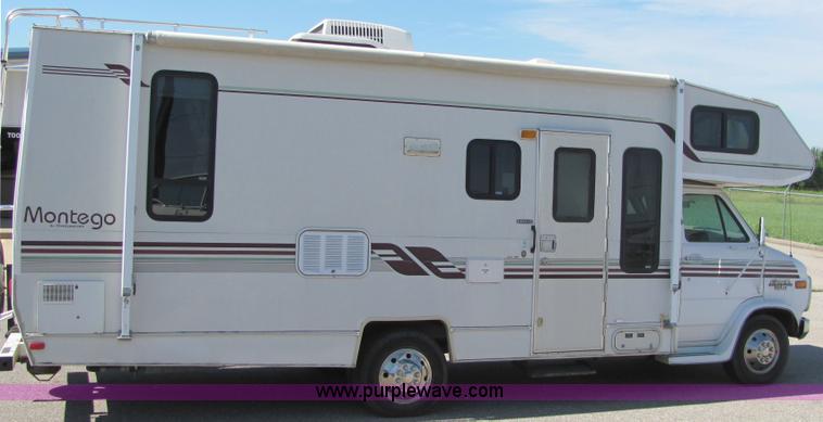 image for item 6188 1994 Chevrolet G30 Montego motor home