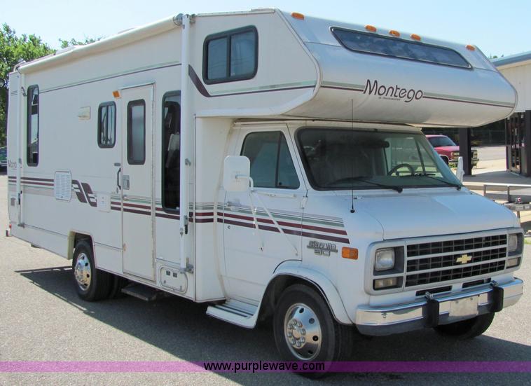 image for item 6188 1994 Chevrolet G30 Montego motor home