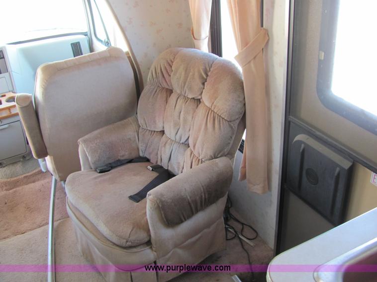 image for item 6188 1994 Chevrolet G30 Montego motor home