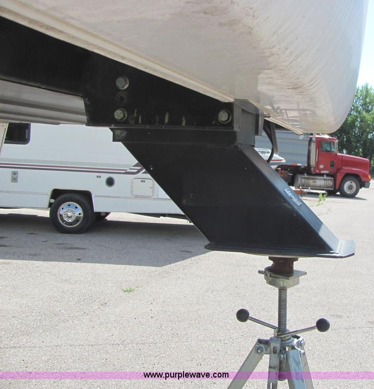 image for item 6189 2000 Hitch Hiker fifth wheel camper