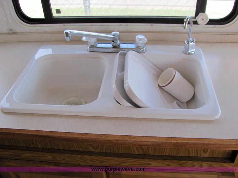 image for item 6189 2000 Hitch Hiker fifth wheel camper