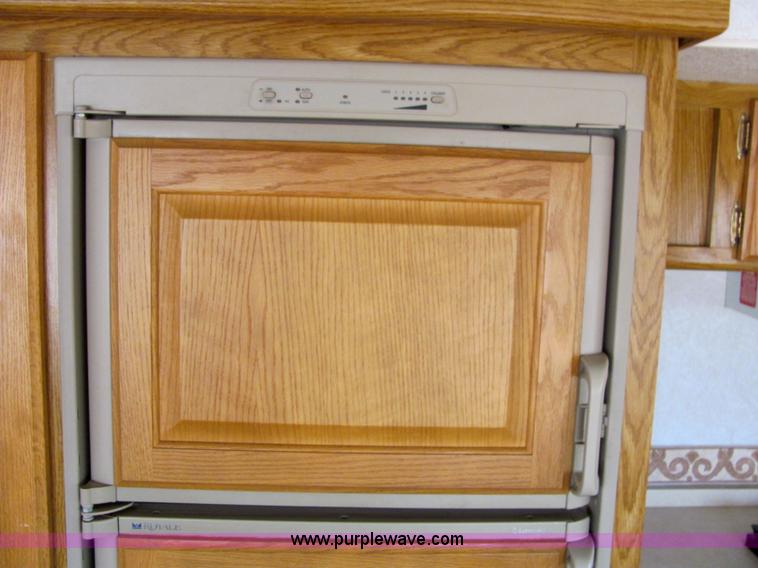 image for item 6189 2000 Hitch Hiker fifth wheel camper