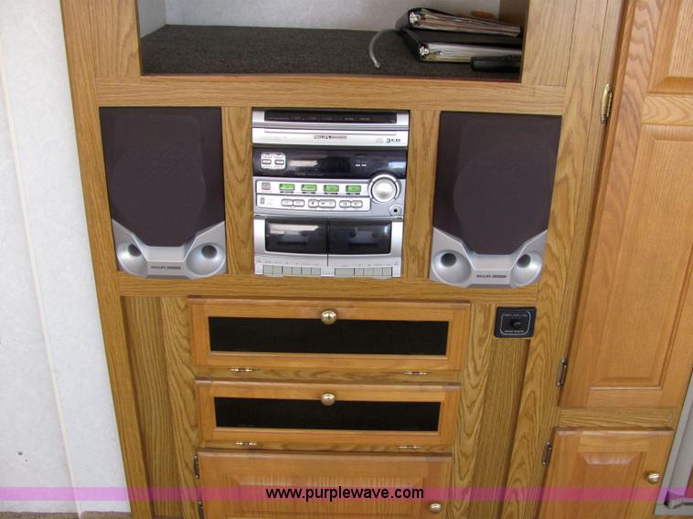 image for item 6189 2000 Hitch Hiker fifth wheel camper