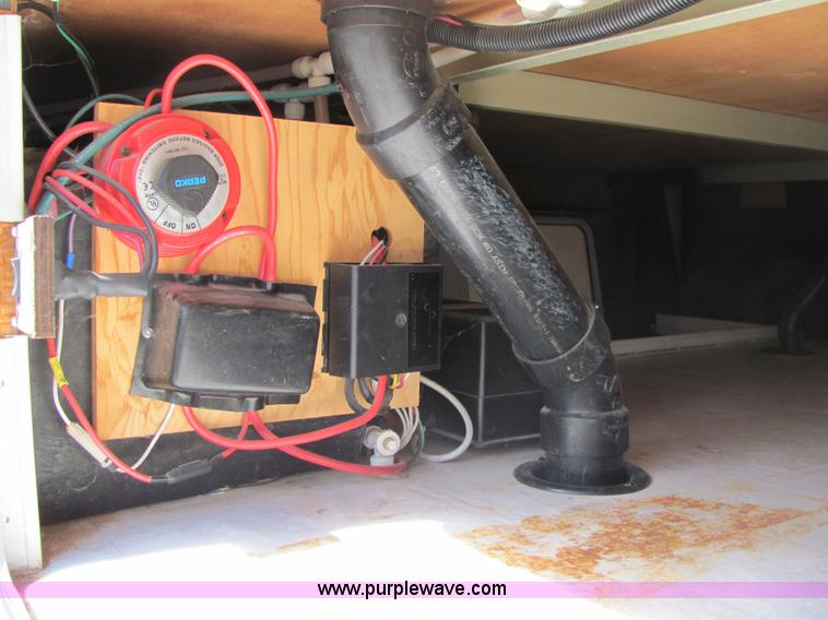 image for item 6189 2000 Hitch Hiker fifth wheel camper