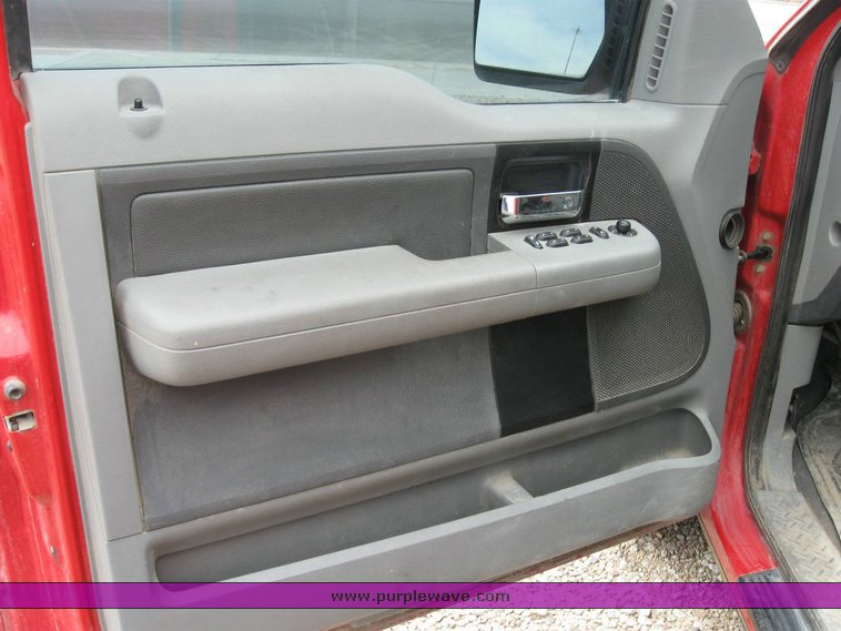 image for item 6817 2004 Ford F150 pickup truck