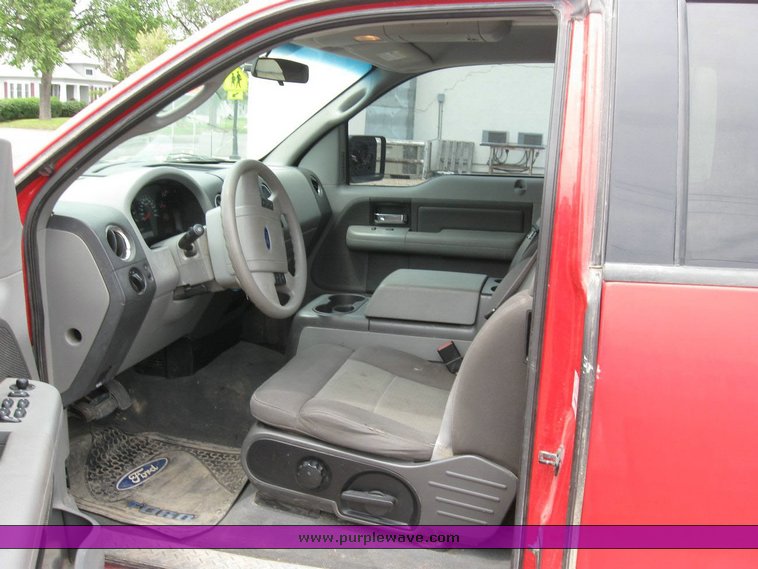 image for item 6817 2004 Ford F150 pickup truck