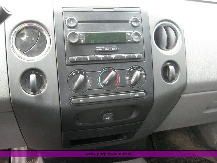 image for item 6817 2004 Ford F150 pickup truck