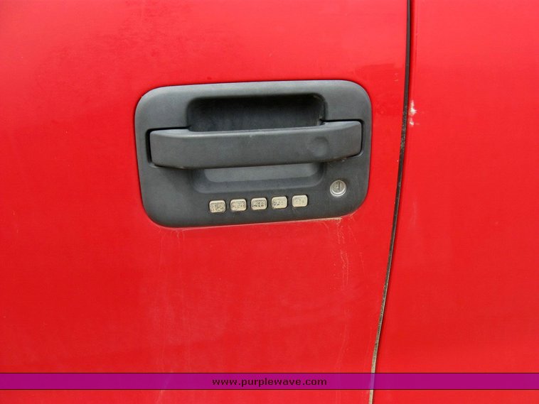 image for item 6817 2004 Ford F150 pickup truck