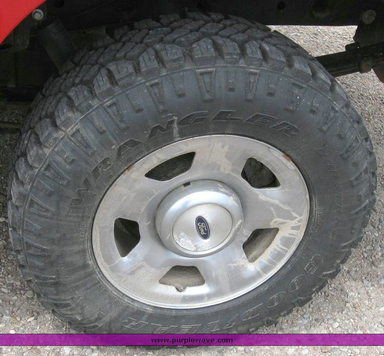 image for item 6817 2004 Ford F150 pickup truck