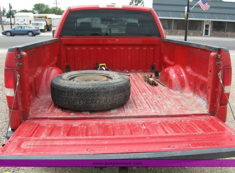 image for item 6817 2004 Ford F150 pickup truck