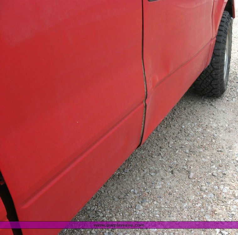 image for item 6817 2004 Ford F150 pickup truck