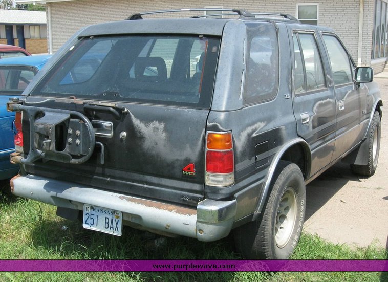 image for item 6835 1992 Isuzu Rodeo