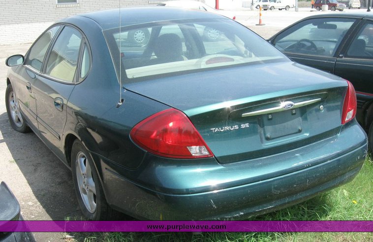 image for item 6838 2000 Ford Taurus SES