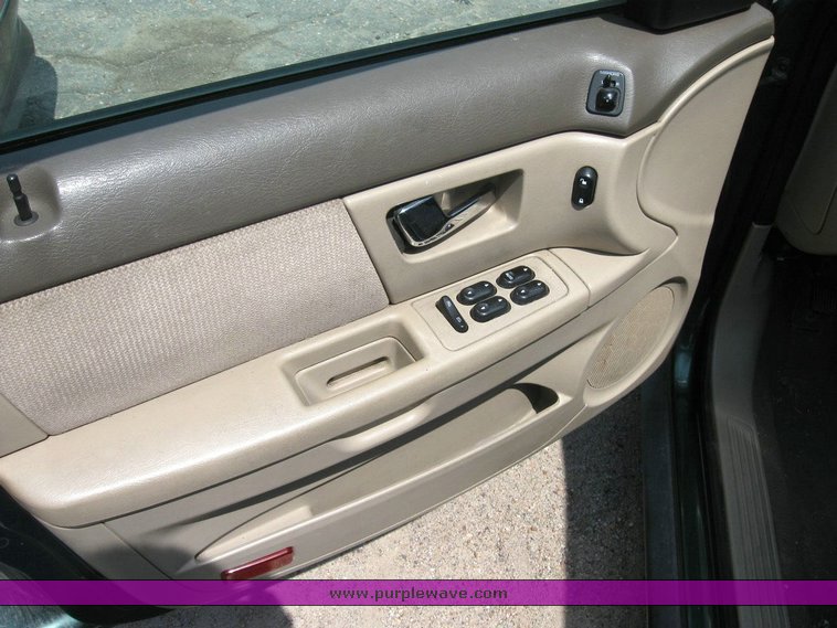 image for item 6838 2000 Ford Taurus SES